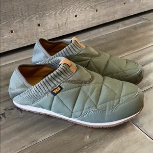 Teva Ember Moc Slipper women’s size 9